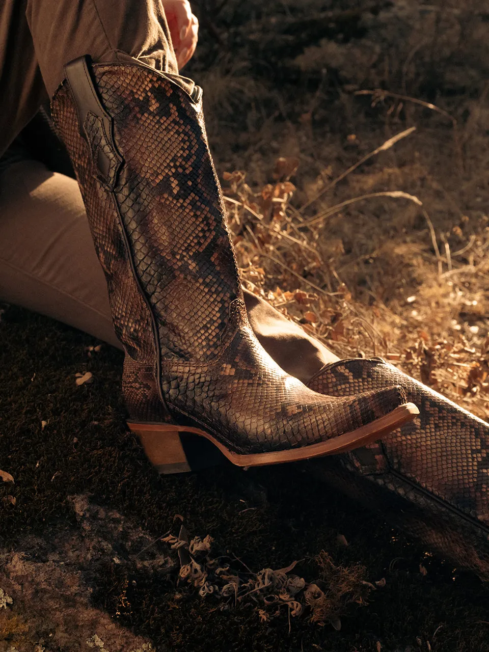 C3996 - WOMEN'S GENUINE FULL BROWN PYTHON SNIP TOE COWBOY BOOT